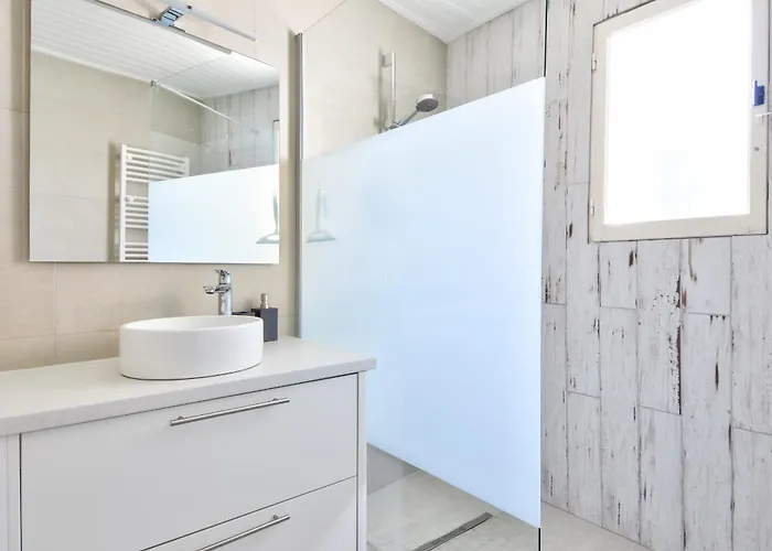 A 800 M De La Mer, Jolie Maison Avec Jardin Pour 7 *