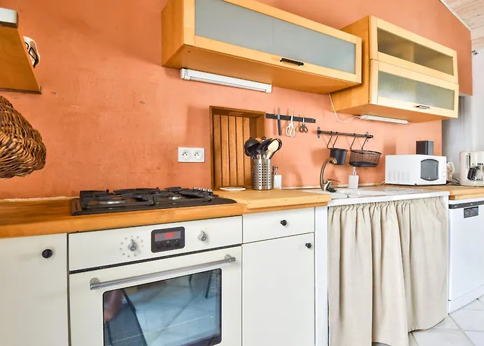 A 800 M De La Mer, Jolie Maison Avec Jardin Pour 7