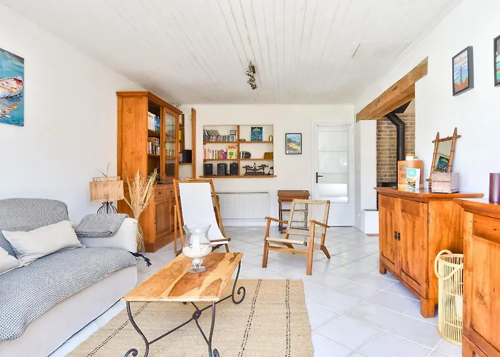 A 800 M De La Mer, Jolie Maison Avec Jardin Pour 7